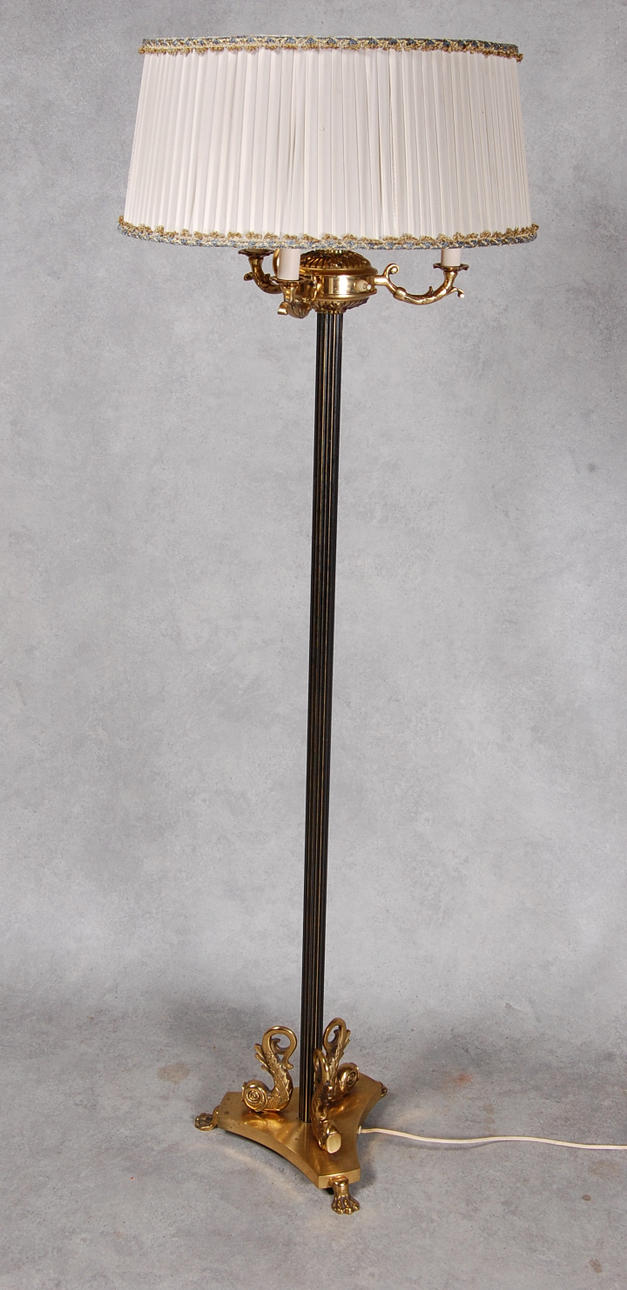 GOLVLAMPA, med dekor av delfiner,1940-tal.