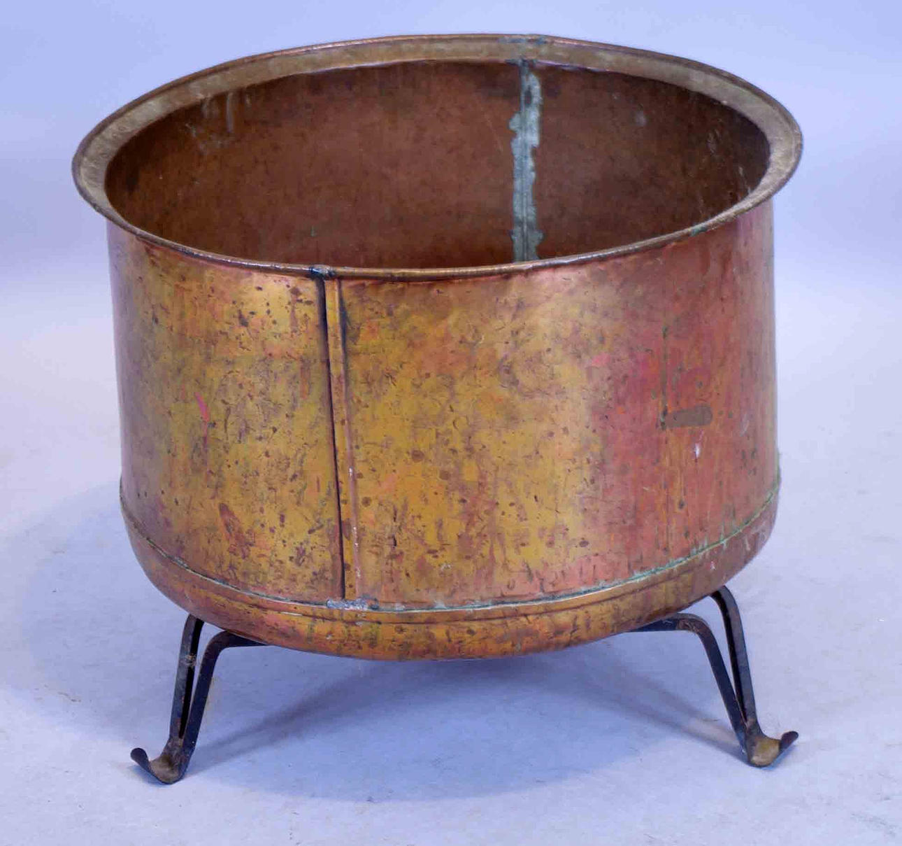 KOPPARGRYTA på smidesställning.