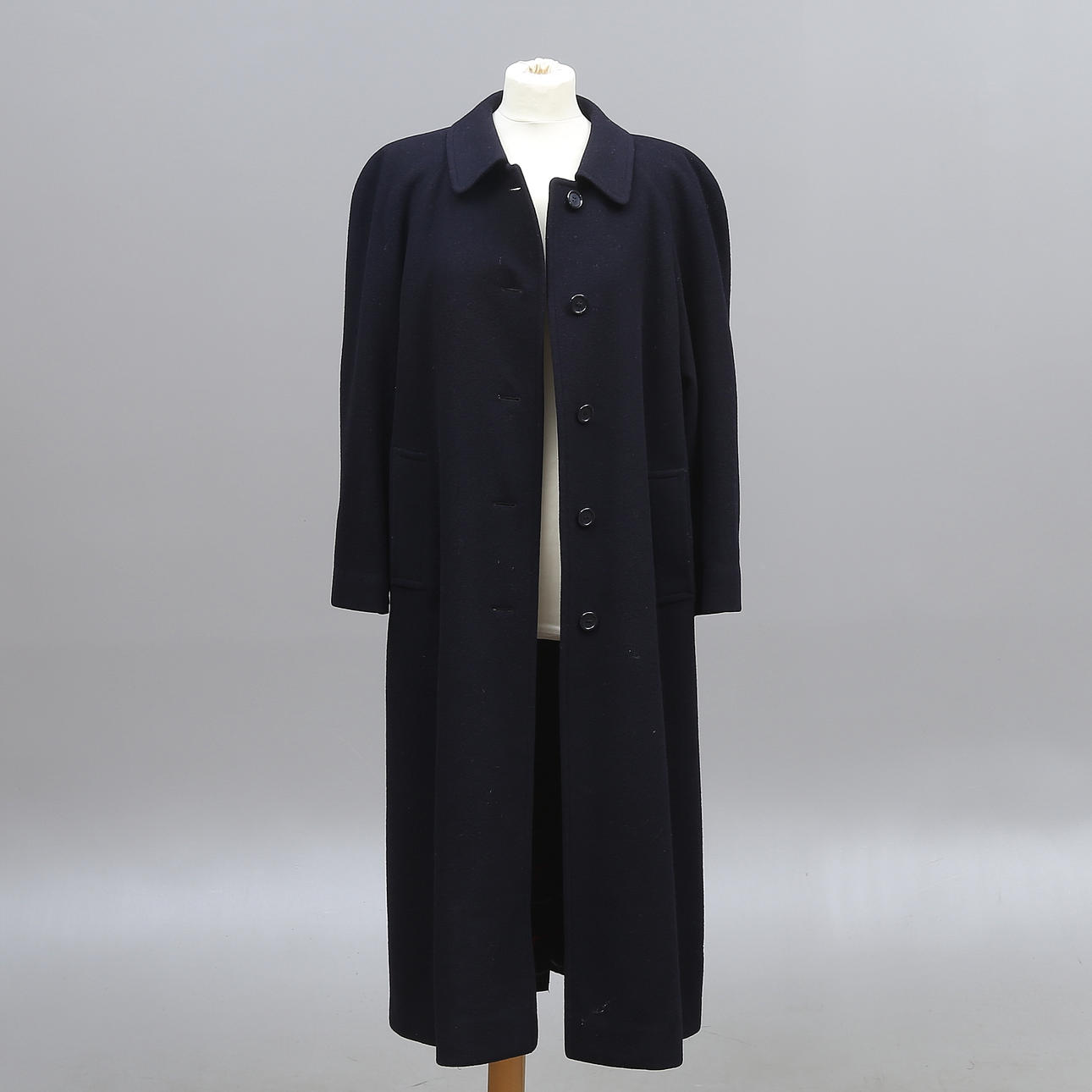 BURBERRY, coat, wool, England, 1900s.