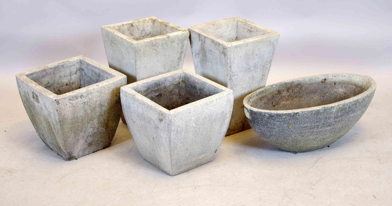 TRÄDGÅRDSKRUKOR, 5 stycken, betong.