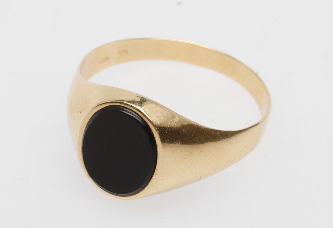KLACKRING, 18k guld, vikt ca 3,6 gr.