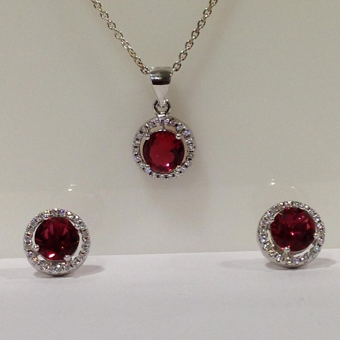 ÖRHÄNGE OCH HALSBAND SET.