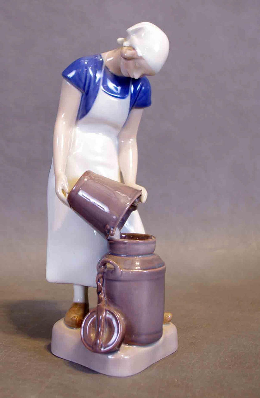 PORSLINSFIGUR, mjölkpiga, Bing & Gröndal.