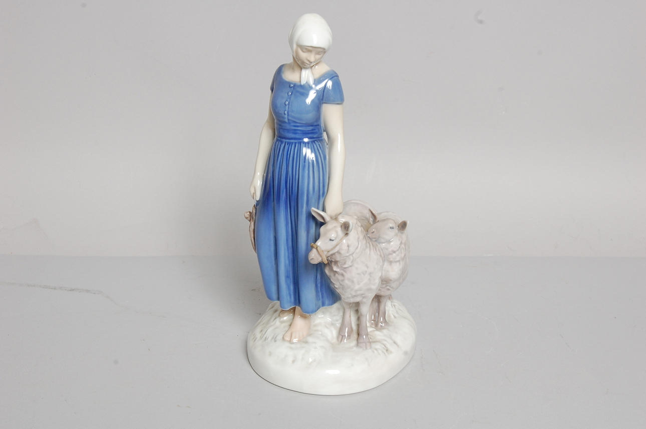 AXEL LOCHER. (1879-1941) figurin, " Kvinna med får " porslin, Bing & Gröndahl.