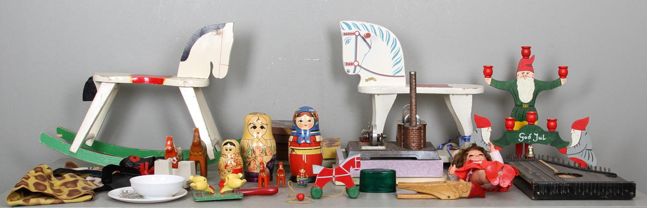 DIVERSE, bland annat ångmaskin, dalahästar med mera.