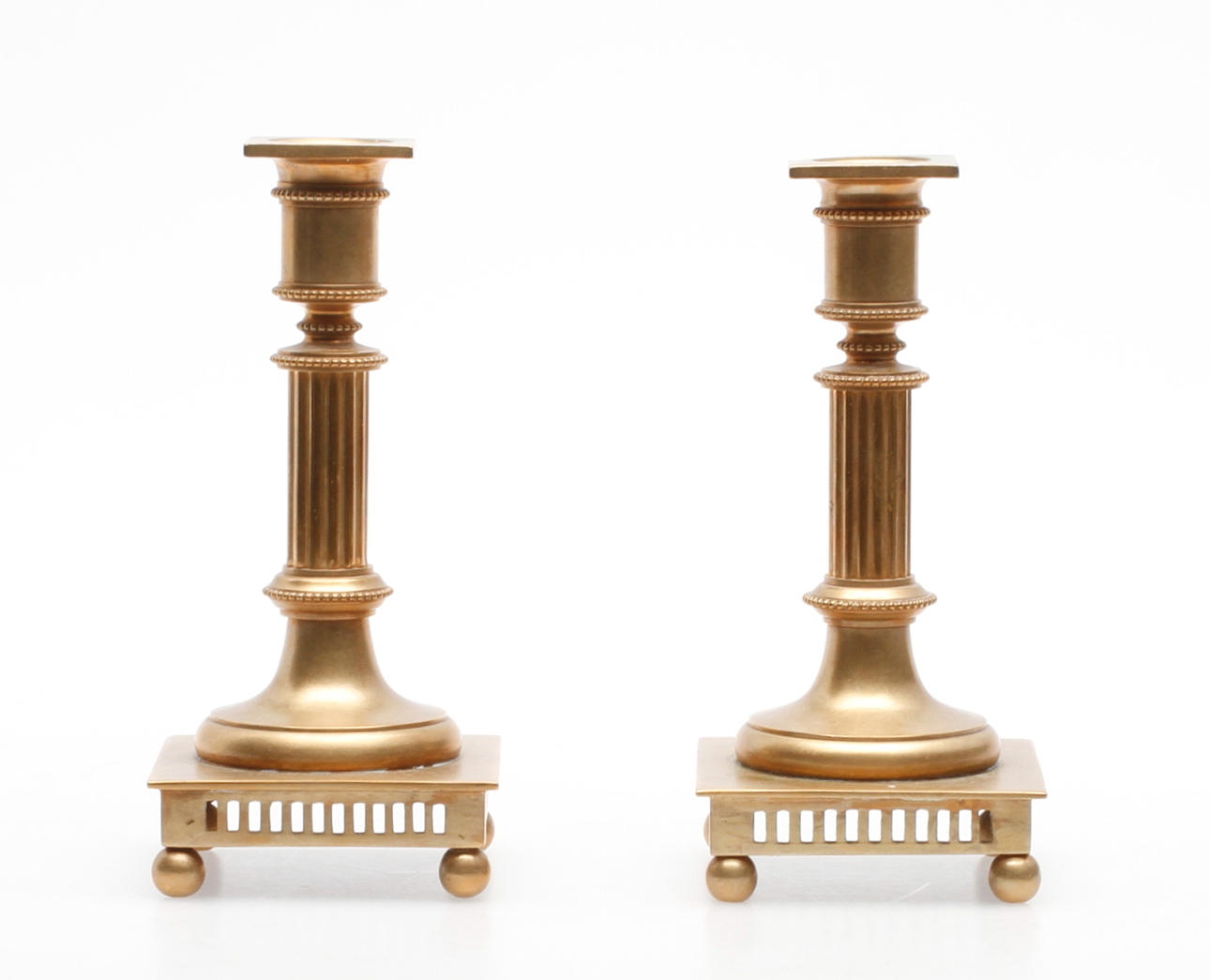 LJUSSTAKAR, 1 par, mässing, Gusum, nr 051.