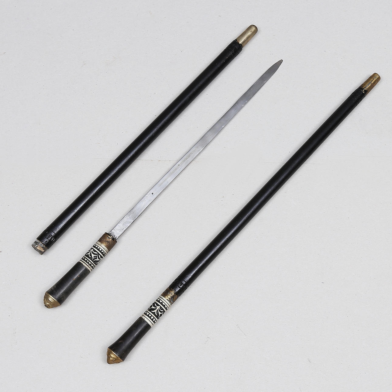 KÄPPSVÄRD, 2 st, Indien, 1900-tal.