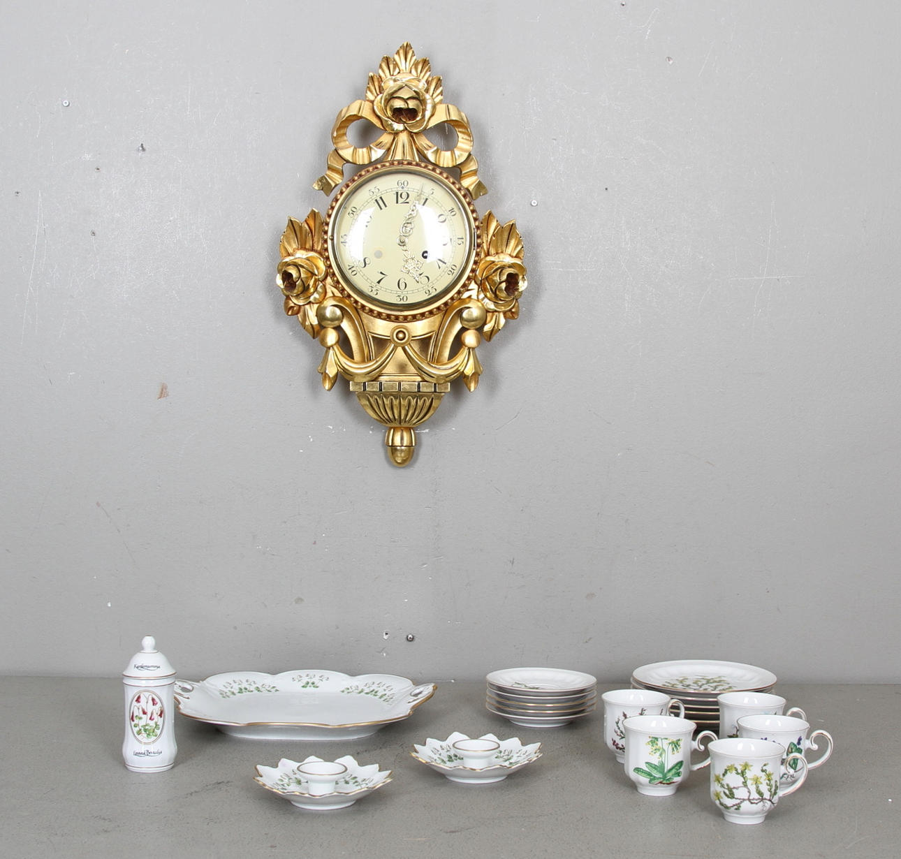 PENDYL, Gustaviansk-stil, samt PORSLIN, bl.a Hackefors.