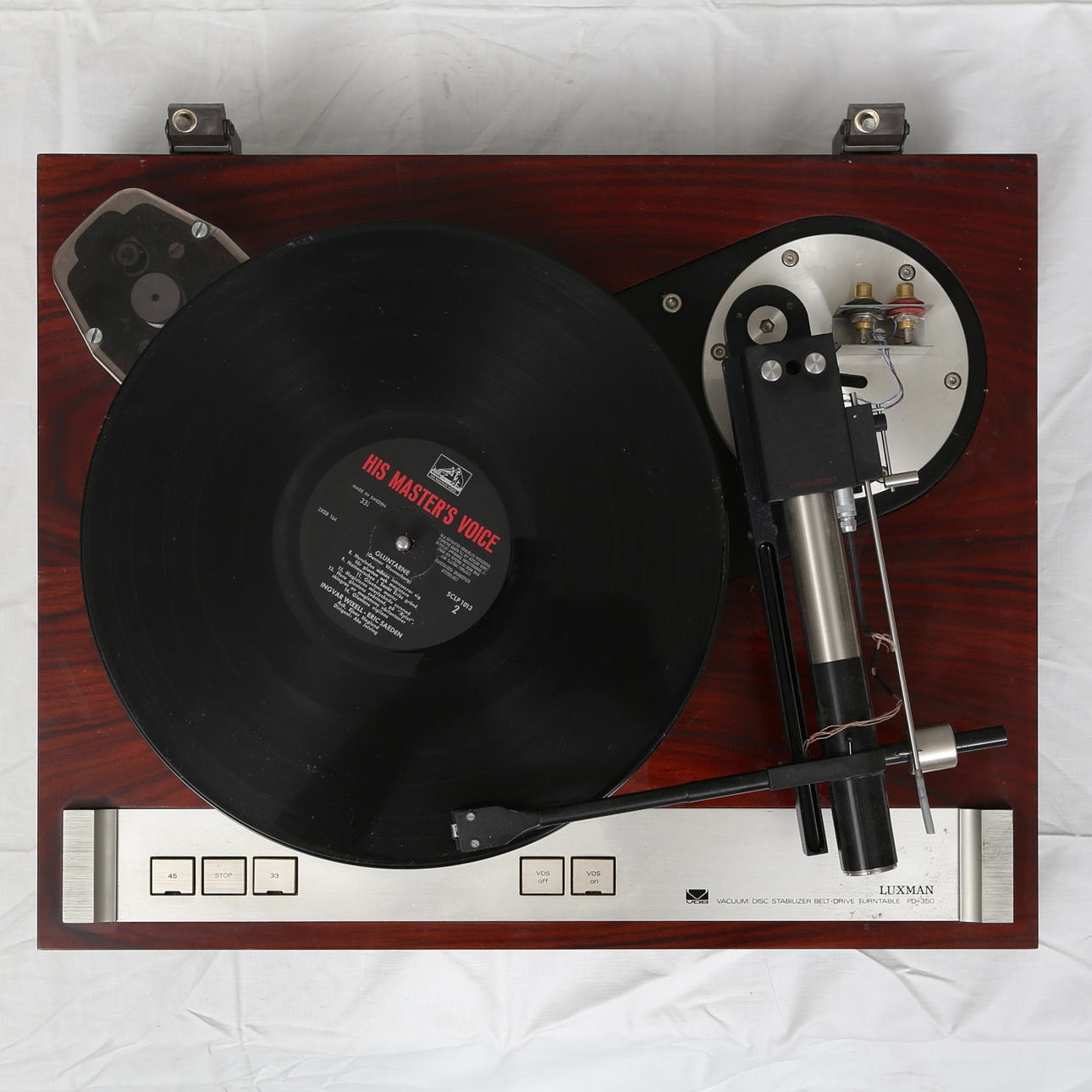 TOCADISCOS, Luxman PD-350 con accesorios.