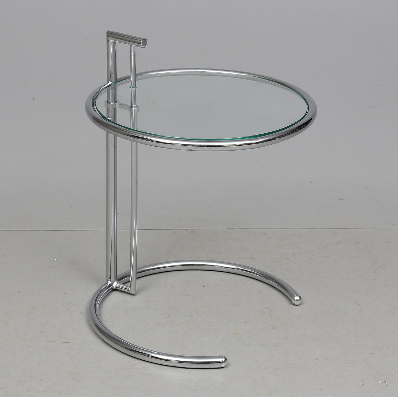 TABLE, kopio Eileen Grayn mukaan.