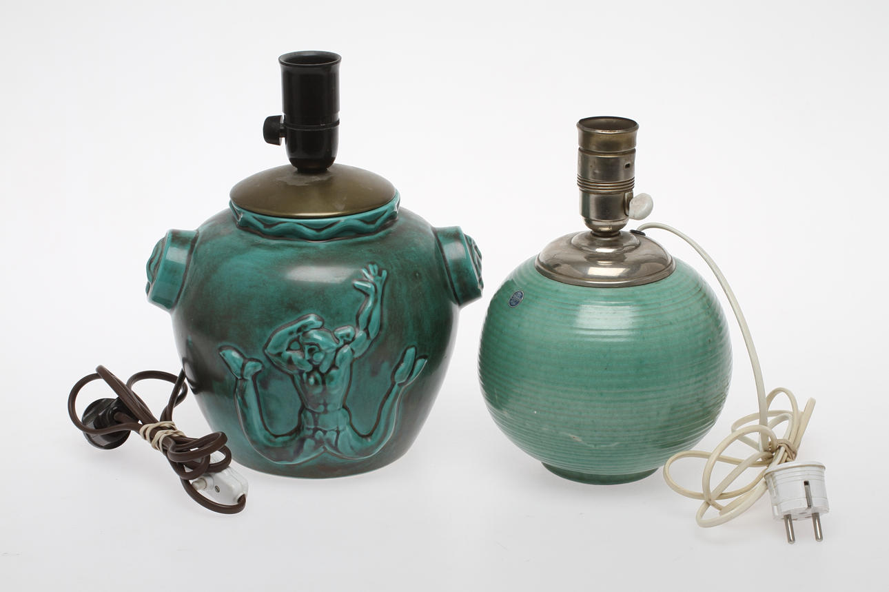 BORDSLAMPOR, 2 st, keramik, Ekeby samt Örjan Kermik. 1900-tal.