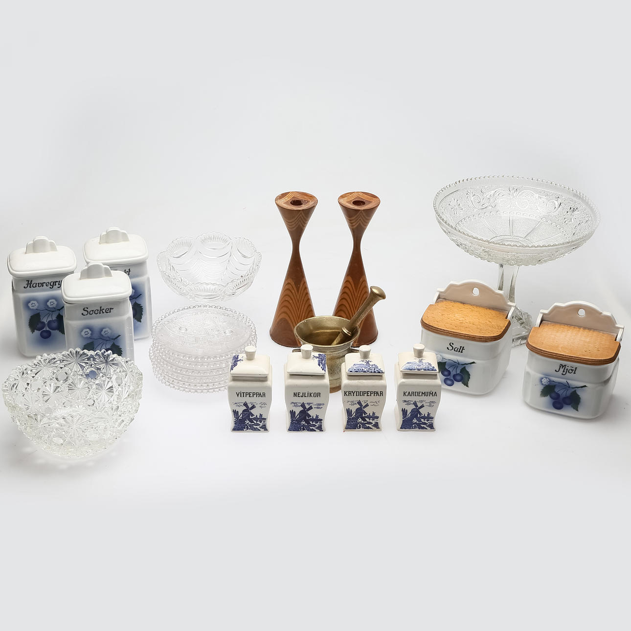 KURIOSITÄTENSAMMLUNG, darunter Leuchter, Glas.