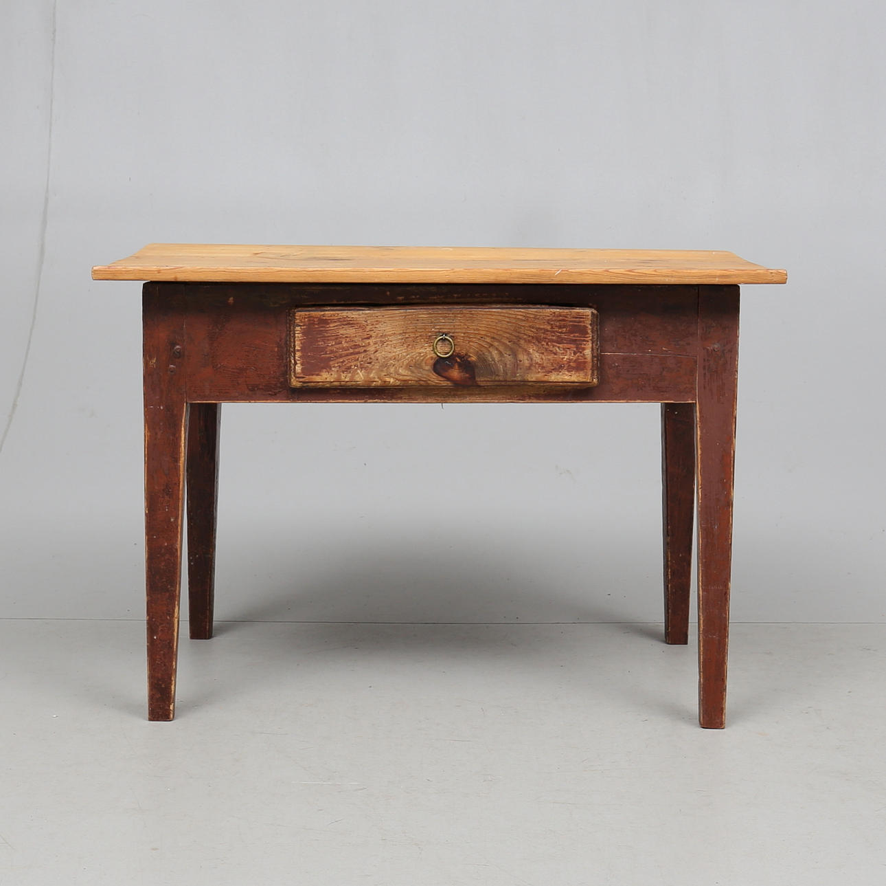 TABLE OF DRAWERS, commoner, early 19th century. Swedish Folk Art ...