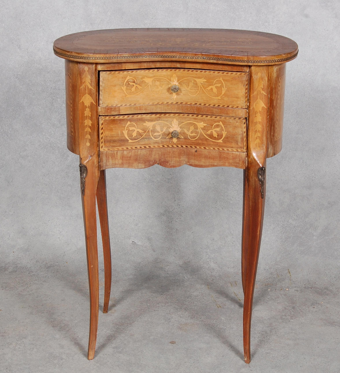 BYRÅ, med intarsia, 1900-tal.