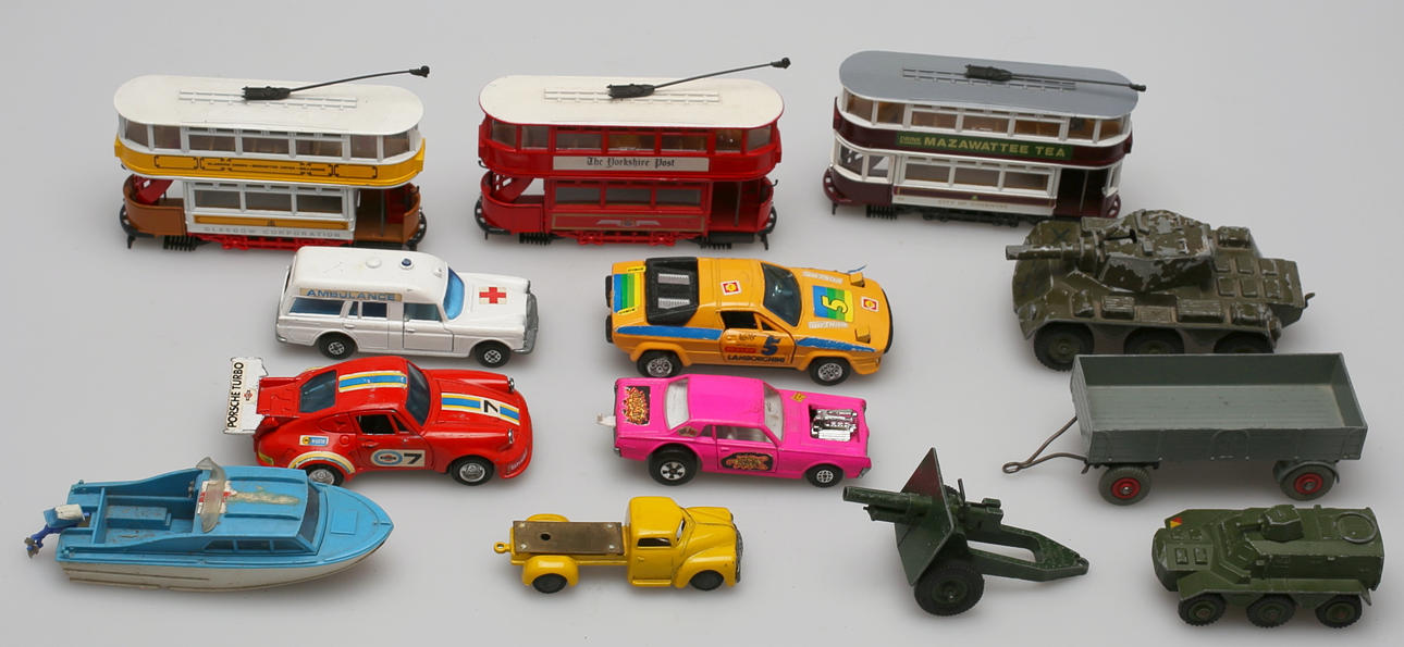 MODELLBILAR ETC (13). CORGI TOYS, DINKY TOYS, MATCHBOX, BRITANIA. 1960/70-tal.