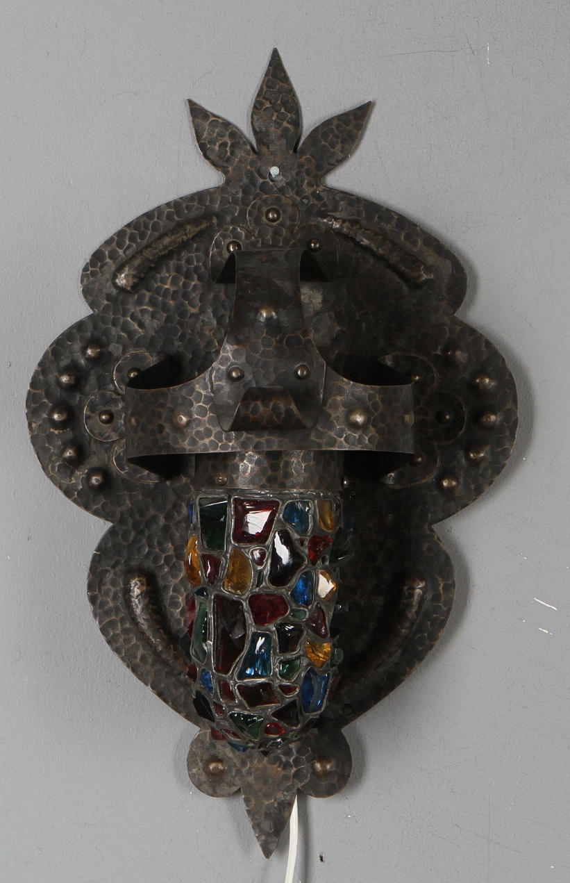 VÄGGARMATUR, smide och blyglas, 1900-talets första hälft.