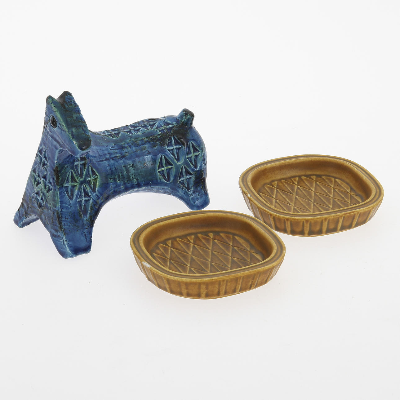 FIGURIN samt ASKFAT 2 st, porslin, Gunnar Nylund, Rörstrand.