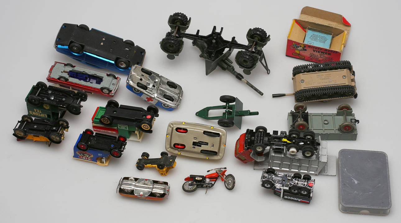 MODELLBILAR ETC (19). CORGI TOYS, MATCHBOX, DINKY TOYS, BRITAINS, SIKU. 1960/70-tal.