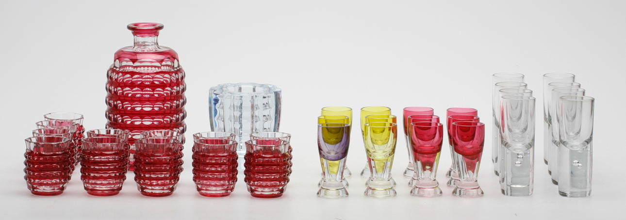 GLASFÖREMÅL, 34 delar, bl.a. Orrefors.