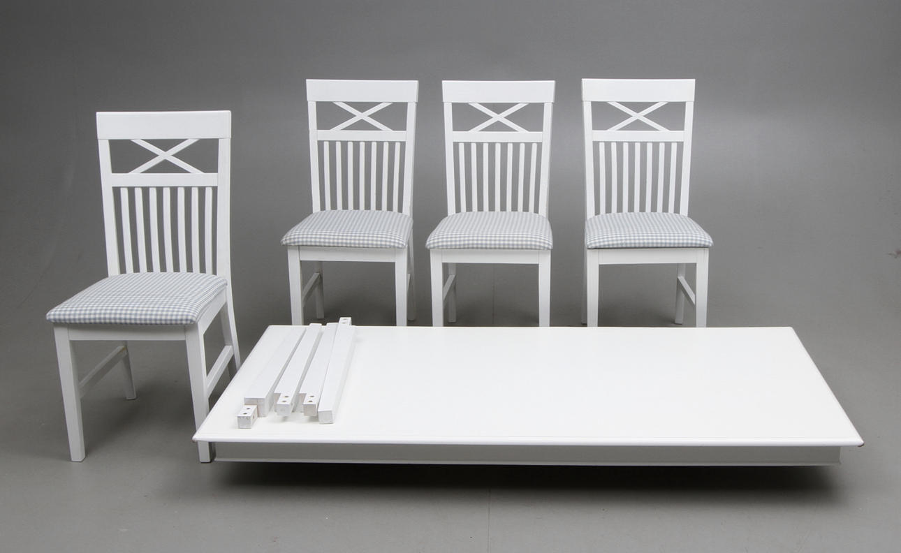 Matbord samt 4 stolar 2000-tal.