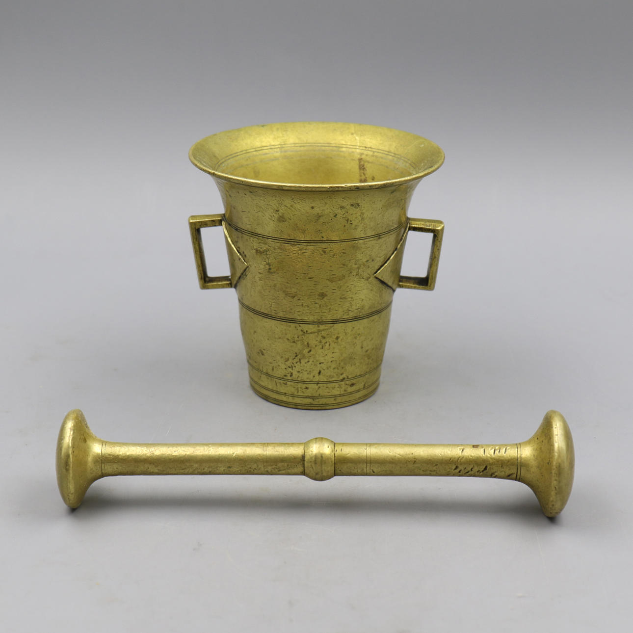 MÖRSER mit Schlag, Messing, 18/1900. Stempel Nr. 6.