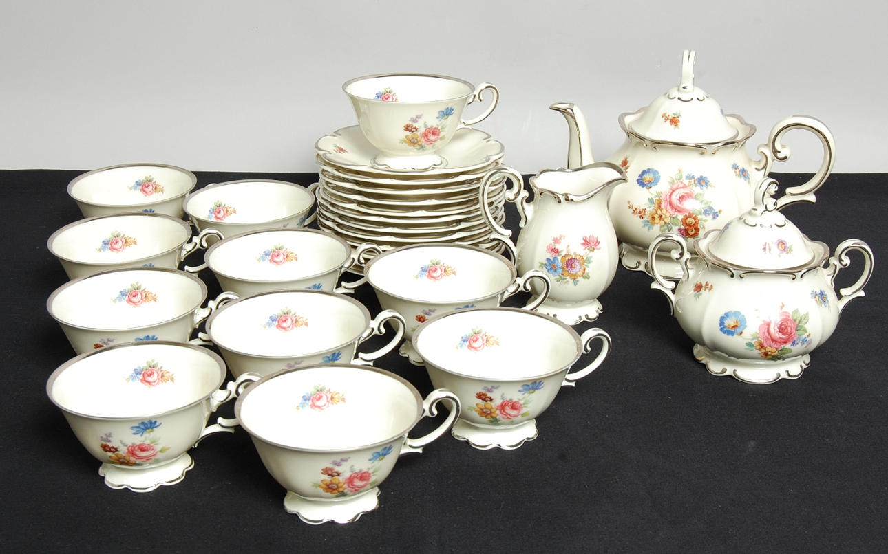 TESERVIS, porslin, 26 delar, " Antoinette " Bavaria.