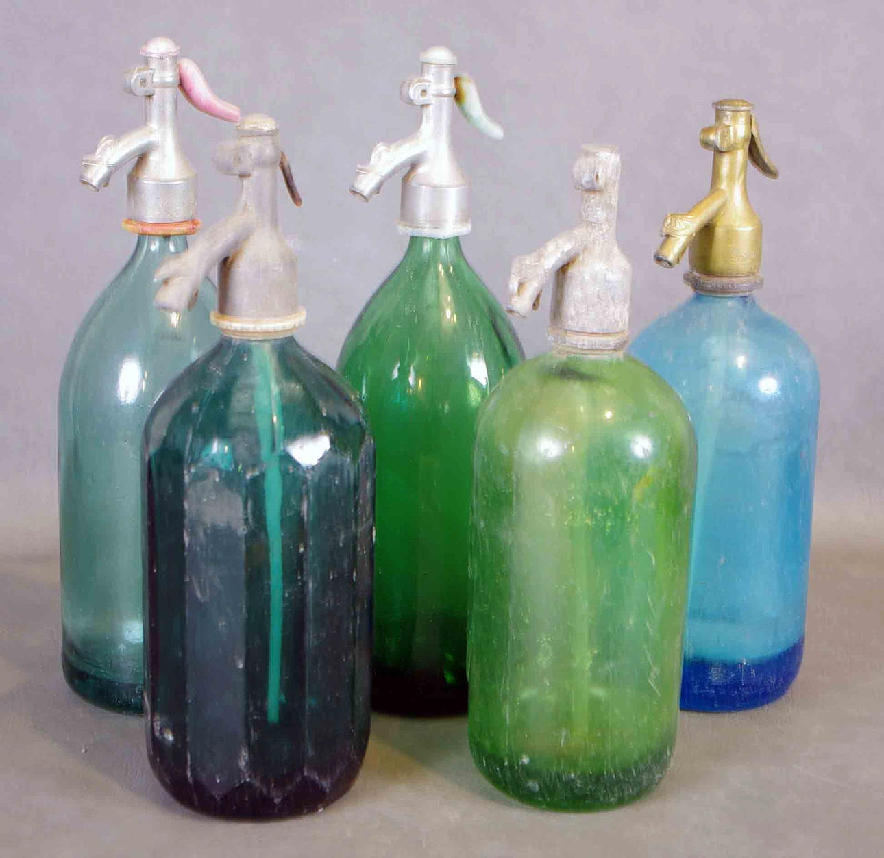 GLASFLASKOR, 5 stycken, sekelskiftet 18/1900.