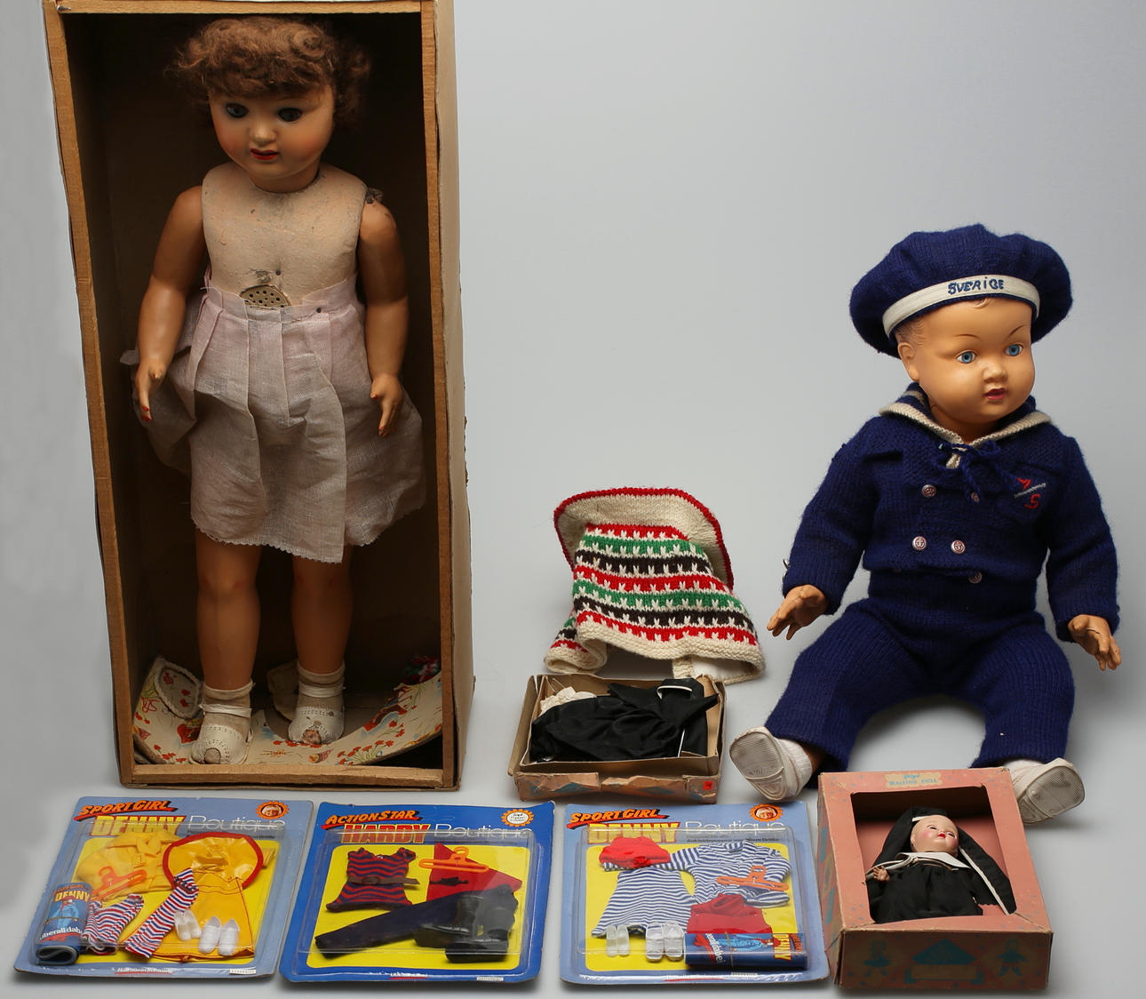 PARTI LEKSAKER (8). Bl a dockor etc.