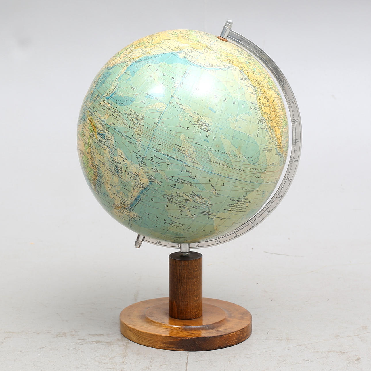 GLOBE, Räth's physical globe, 1900s.