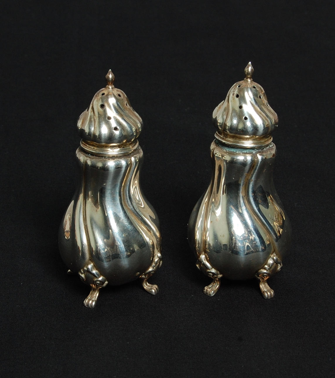 SALTKAR, 1 par, rokokostil, silver, stämpel, S8, EFB.