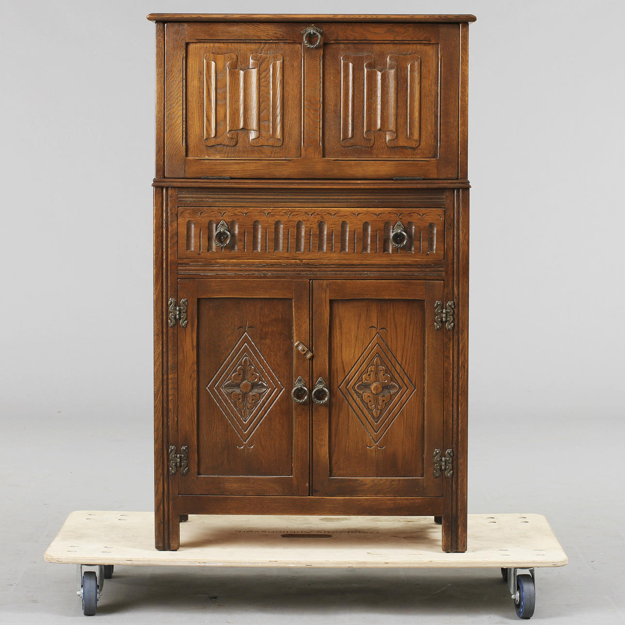 BARSKÅP, renässansstil, 1900-tal.