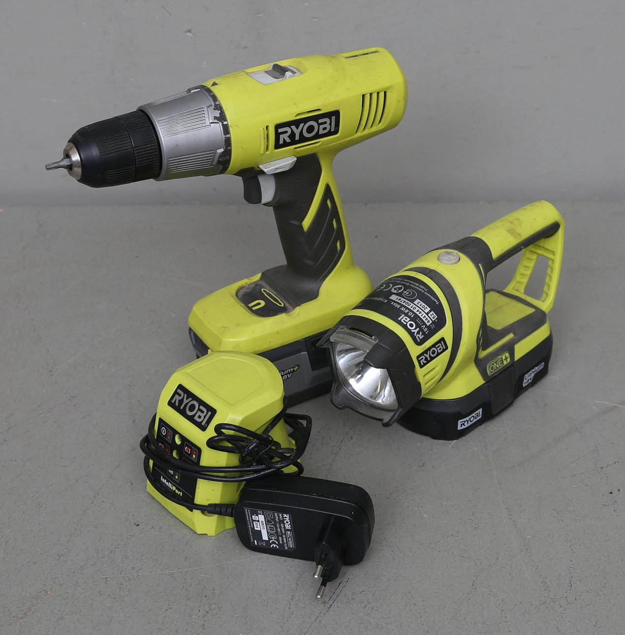 SKRUETRÆKKER, Ryobi med Lommelygte.