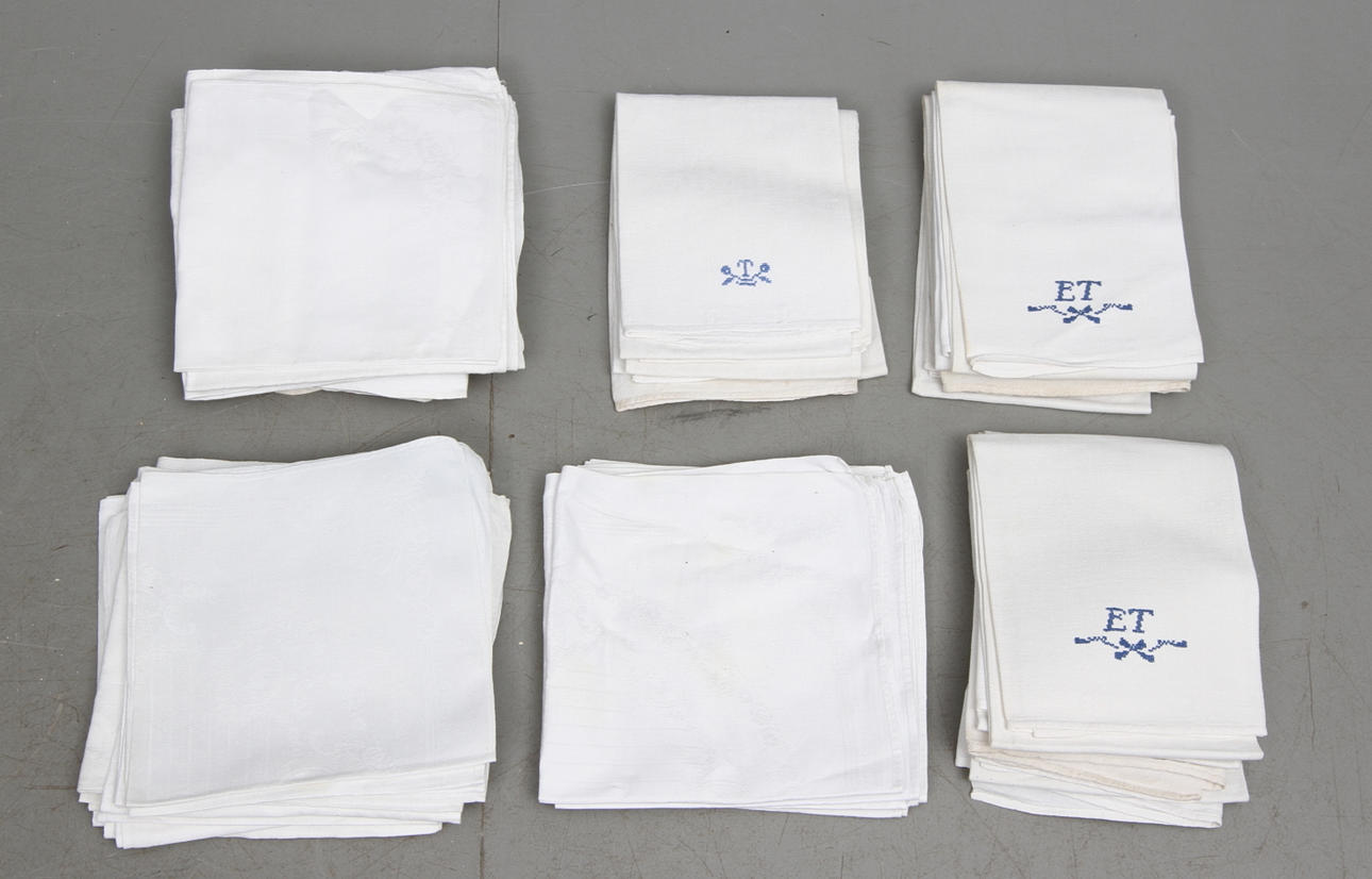 LINNESERVETTER samt LINNEHANDDUKAR 1900-tal.