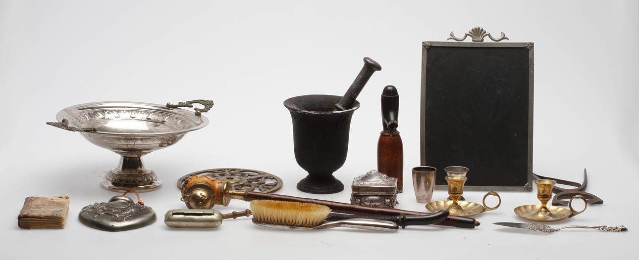 KURIOSA, bland annat järnmortel, långpipor och silver.