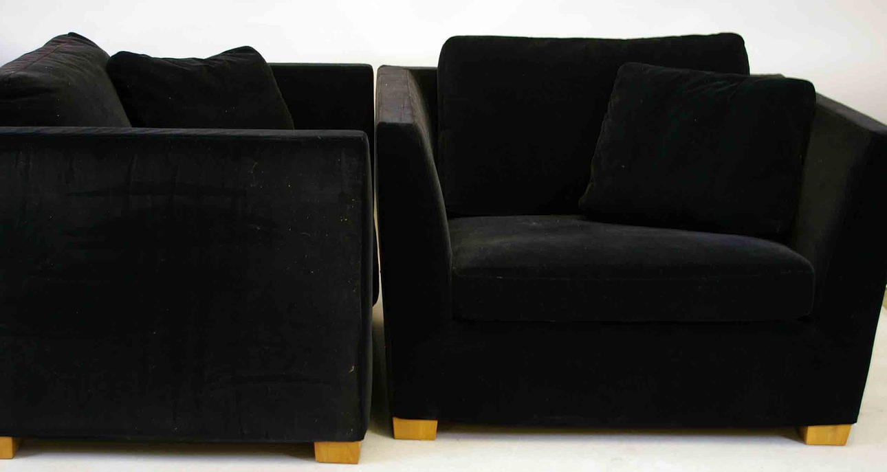 FÅTÖLJER, 1 par, svart klädsel.