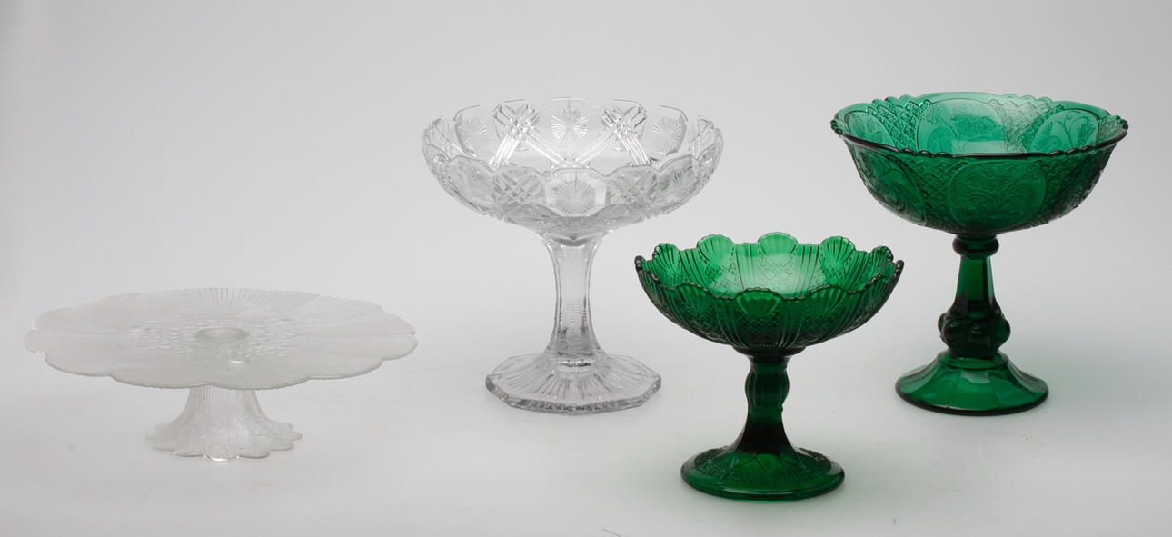 SKÅLAR/FAT på fot, 4 st, glas, 1900-tal.