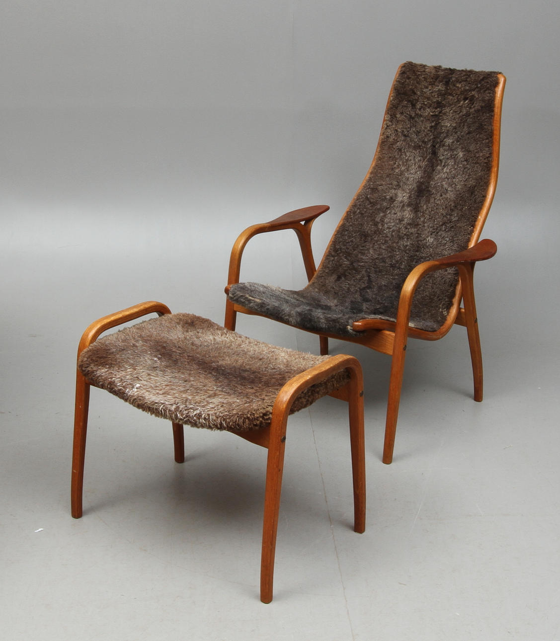 FÅTÖLJ OCH FOTPALL, "Lamino", Yngve Ekström, Swedese. 1900-talets senare hälft.