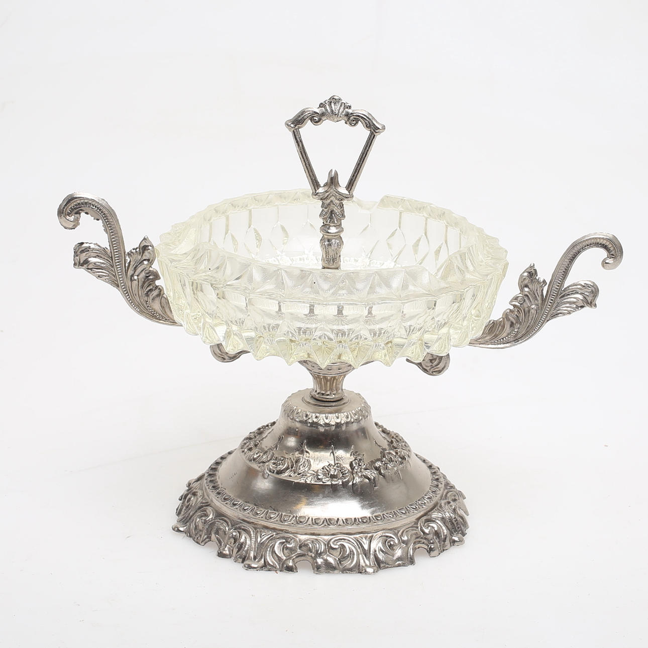 SKÅL, på fot, dekor av växter.