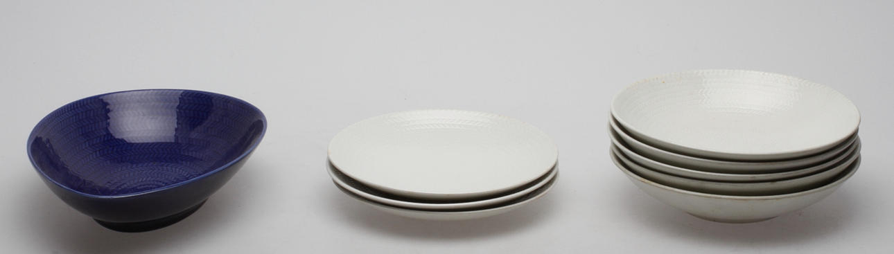 MATSERVISDELAR, 9 delar, flintgods, "Blå Eld", Herta Bengtsson, Rörstrand, 1900-talets andra hälft.