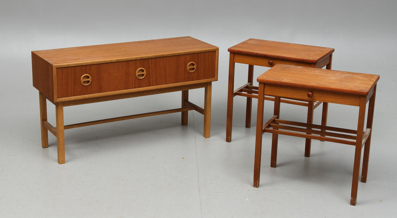 SÄNGBORD,1 par, samt SIDEBOARD, 1960/70-tal.