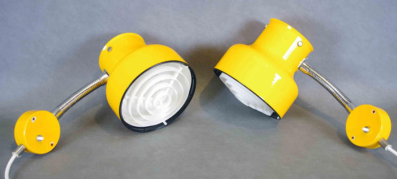 VÄGGLAMPOR, 1 par, "Bumling", gullackerad plast.