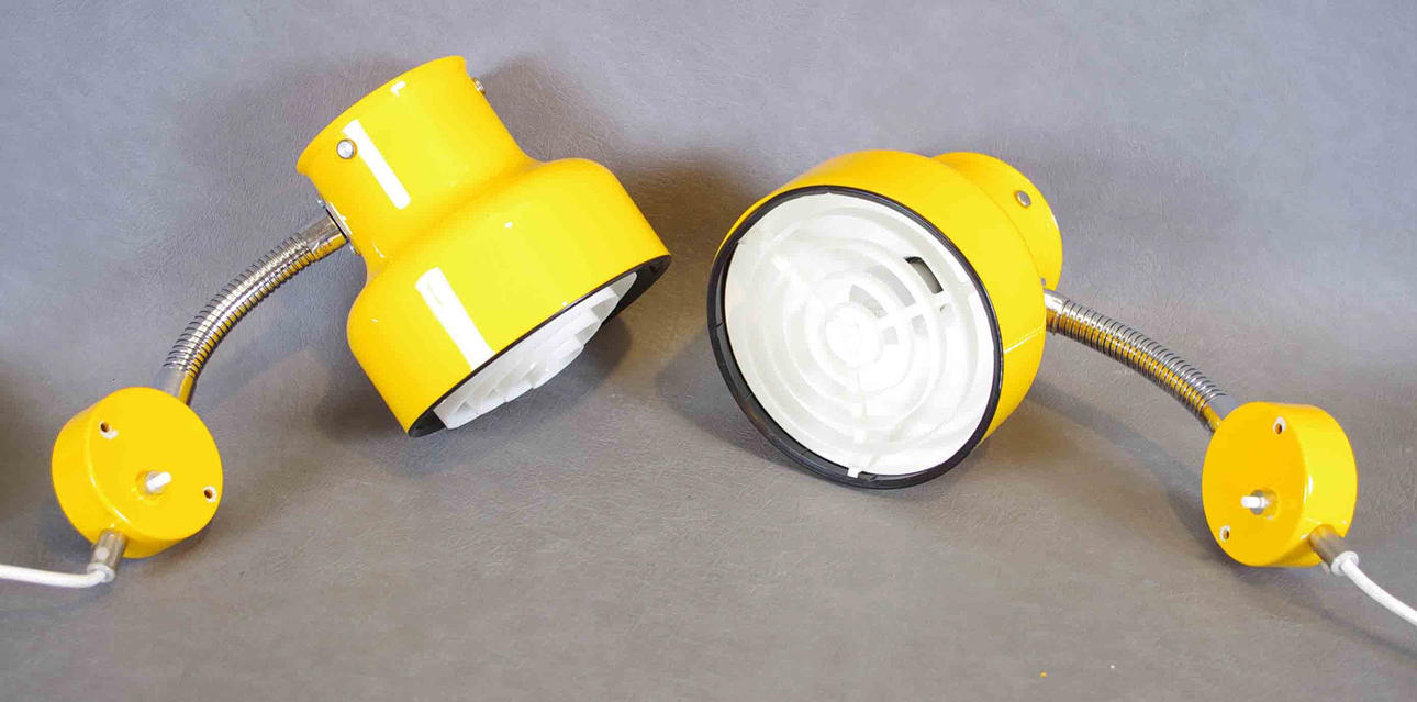 VÄGGLAMPOR, 1 par, "Bumling", gullackerad plast.