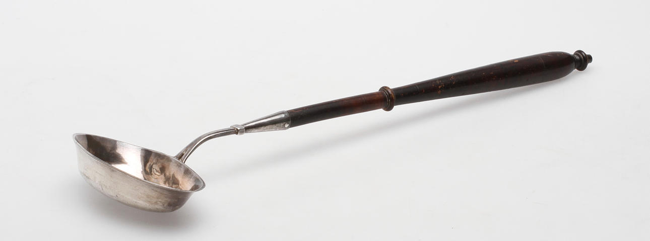 SVEN PETTER TINGGREN. TILLSKRIVEN. Soppslev med trähandtag.Tidigt 1800-tal.