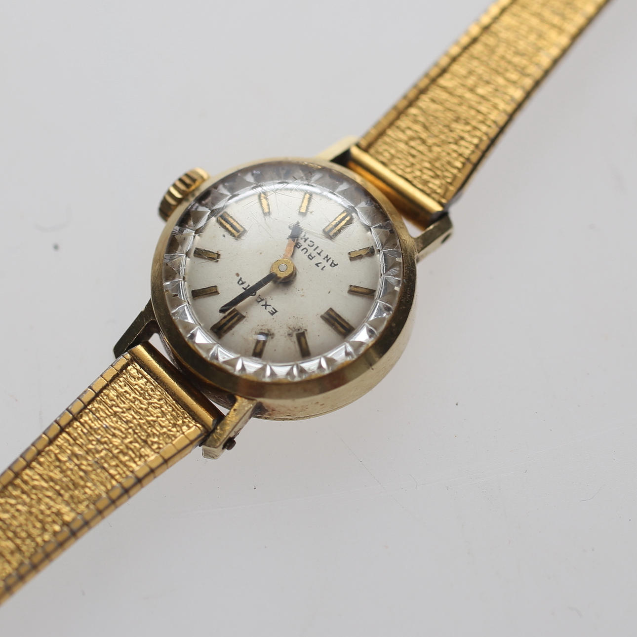 GULDUR, Exacta 14 karat guld.