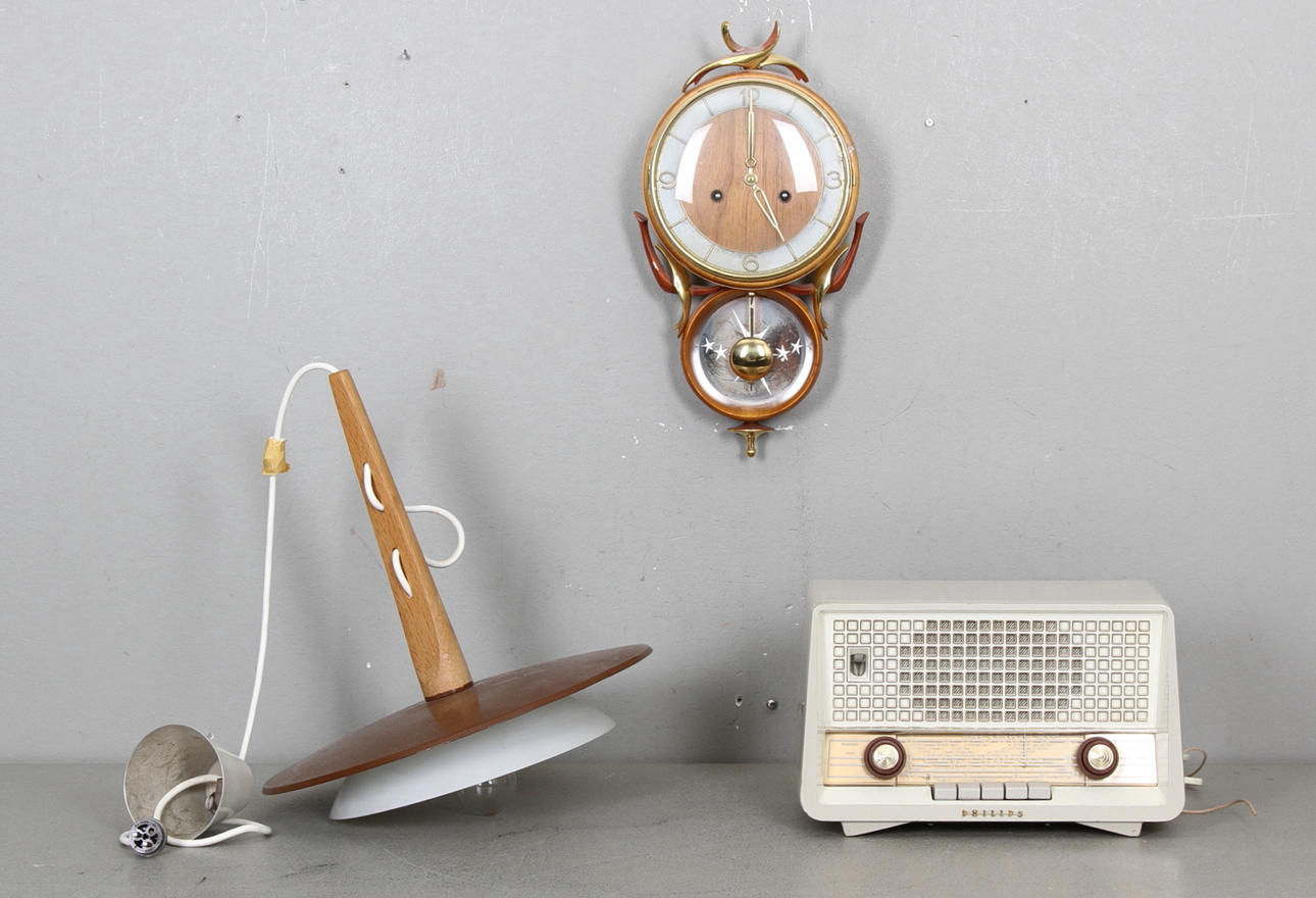 VÄGGUR, RADIO samt TAKLAMPA, 1900-tal.