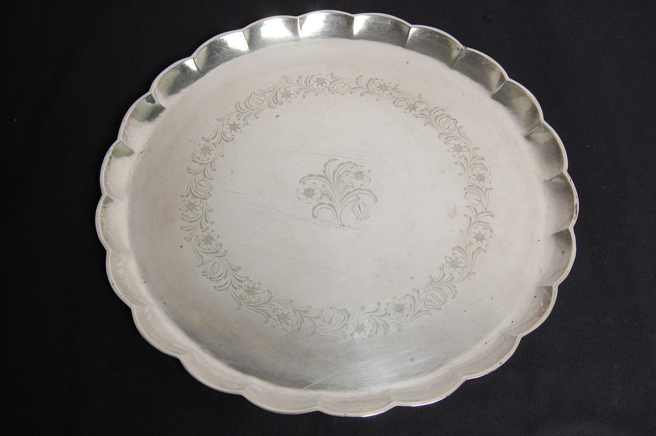 BRICKA, silver, från 1932, vikt 1340 g.