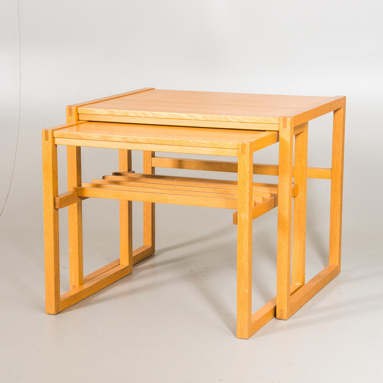 STOLEBORD, 2 dele, eg, CD Møbel.