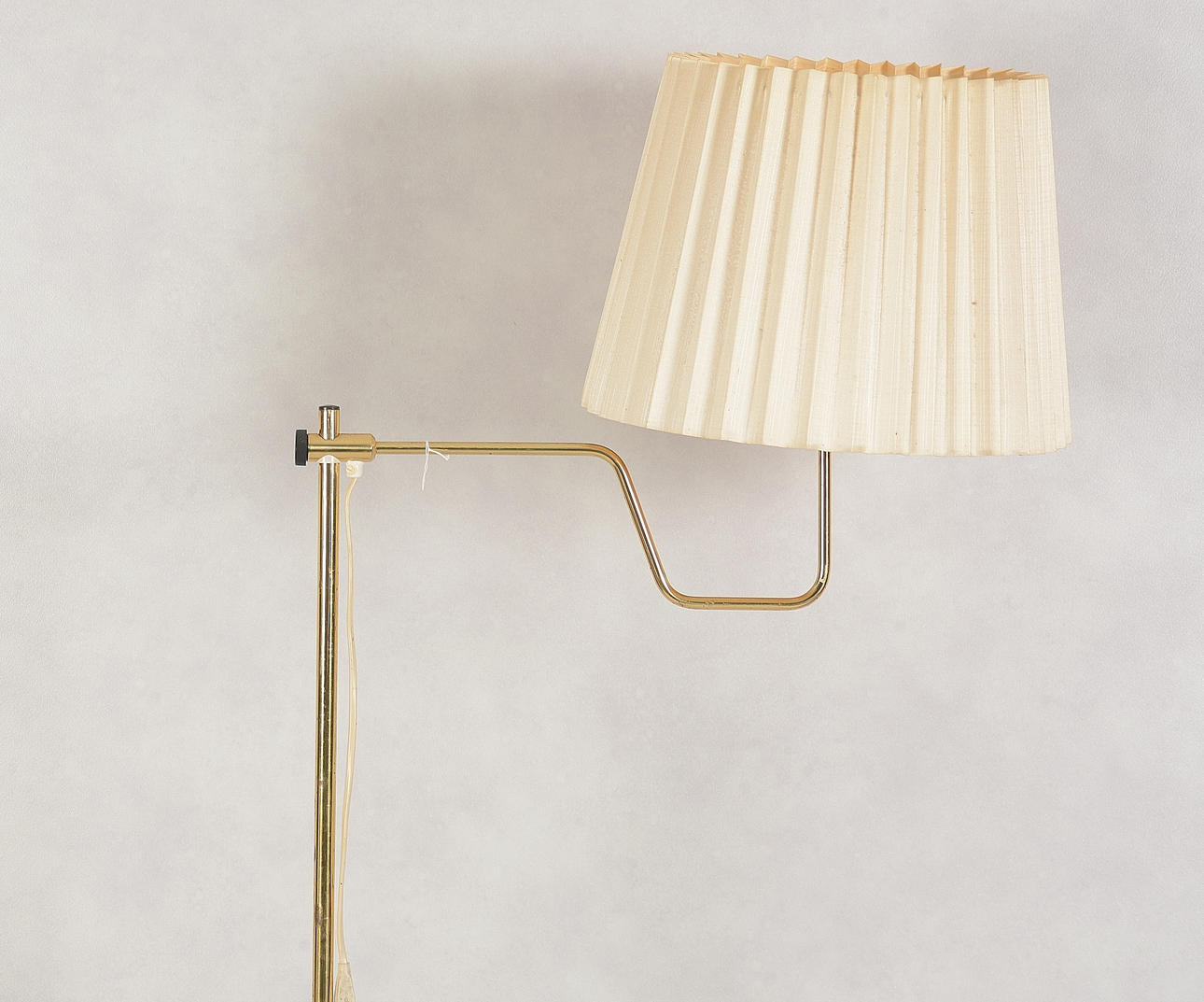 GOLVLAMPA, mässing, Hans Agne Jakobsson, Markaryd.