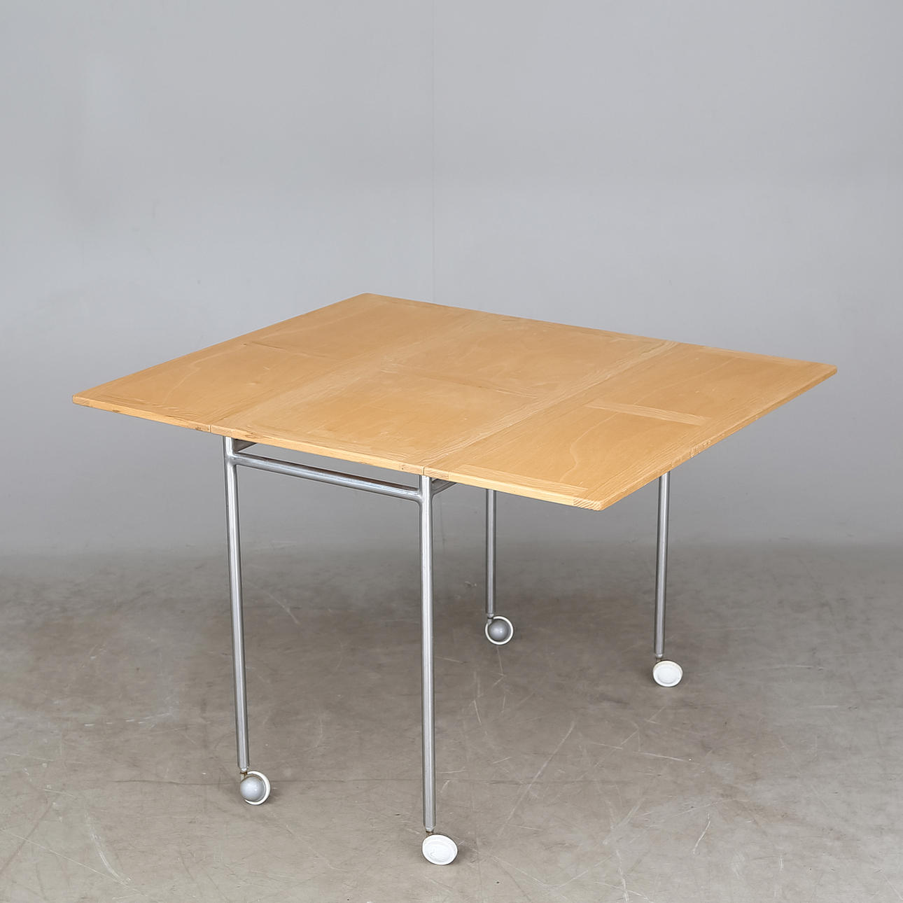 BRUNO MATHSSON. Klaffbord, "Berit".