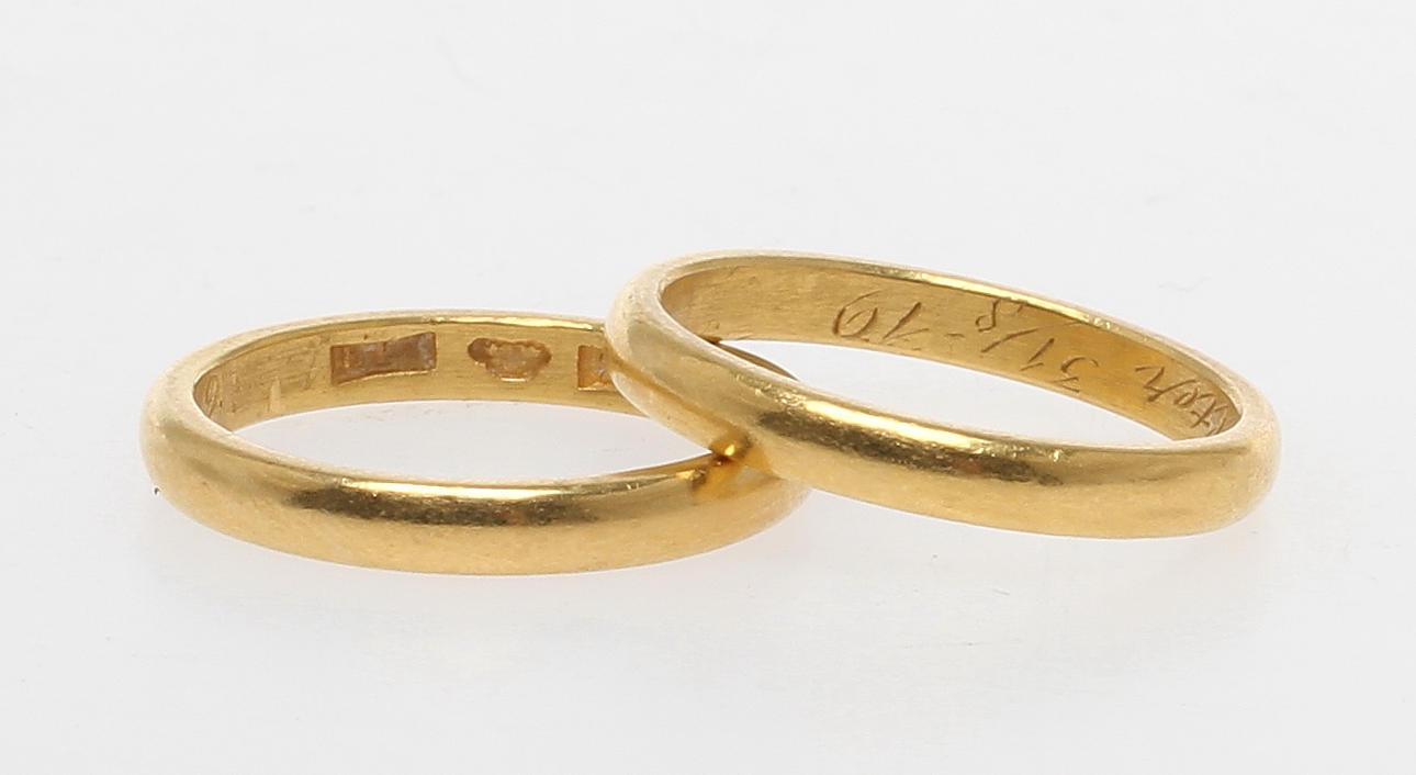 RINGAR, 2 st, 23k guld. Tot vikt 8,5 gram.